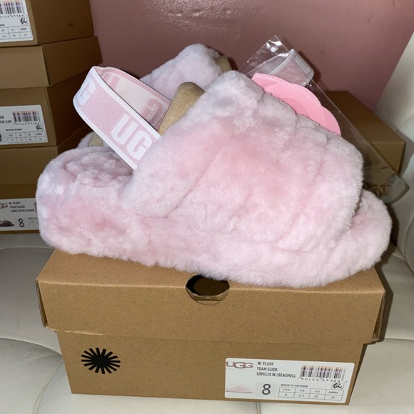 Light Pink FluffYeah Ugg Slides w/free pink mask - Picture 4 of 12